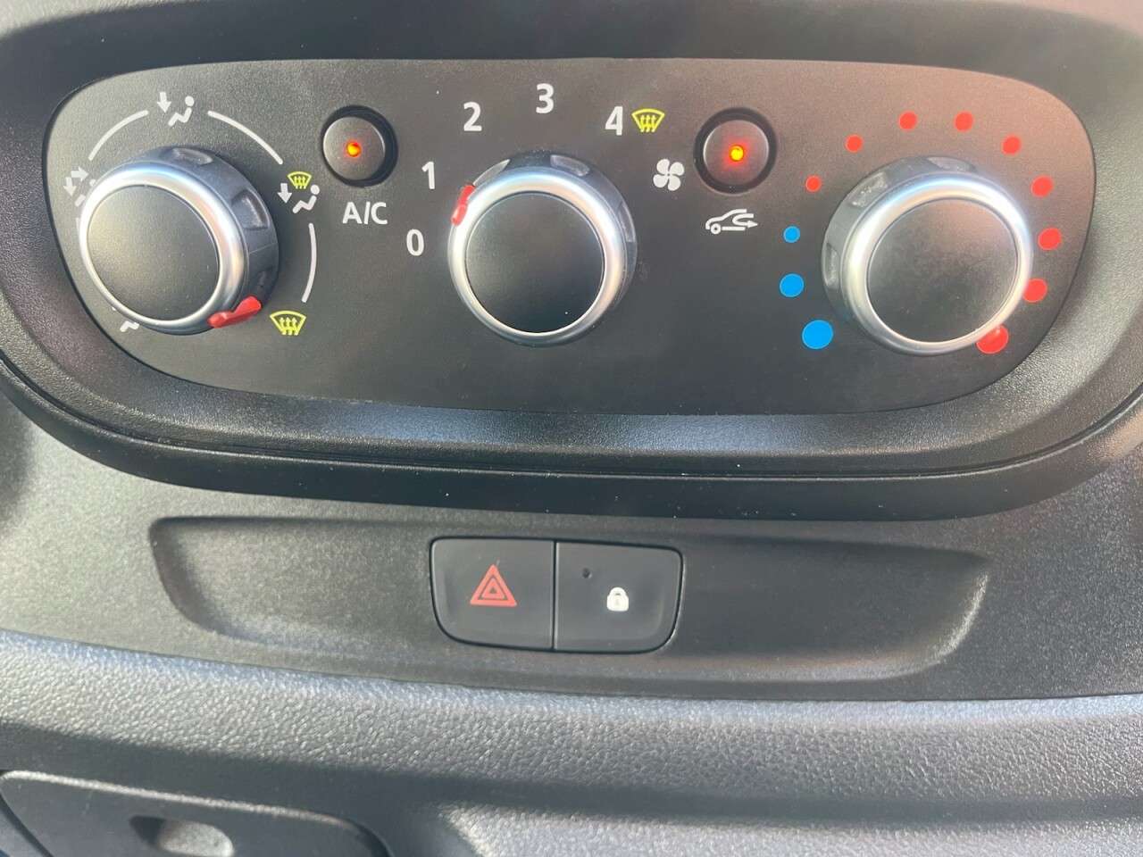 2020 NISSAN NV300 2020 NISSAN NV300