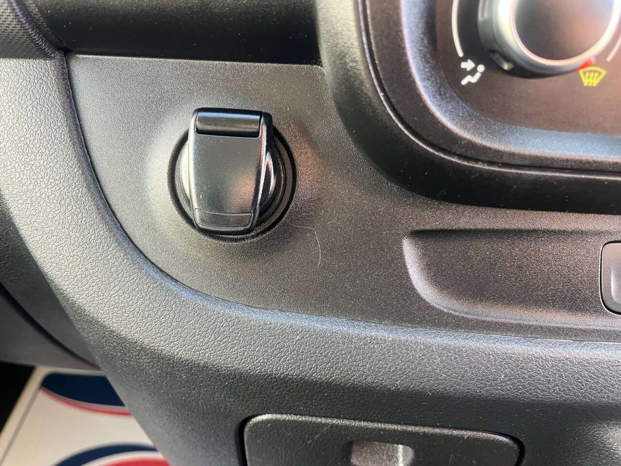 2020 NISSAN NV300 2020 NISSAN NV300