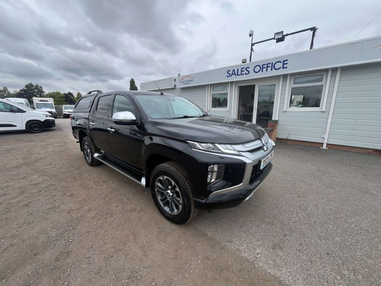 A 2021 MITSUBISHI L200 2.2 DI-D DC Barbarian X Pickup Double Cab 4dr Diesel Auto 4WD Euro 6 (s/s) A 2021 MITSUBISHI L200 2.2 DI-D DC Barbarian X Pickup Double Cab 4dr Diesel Auto 4WD Euro 6 (s/s)