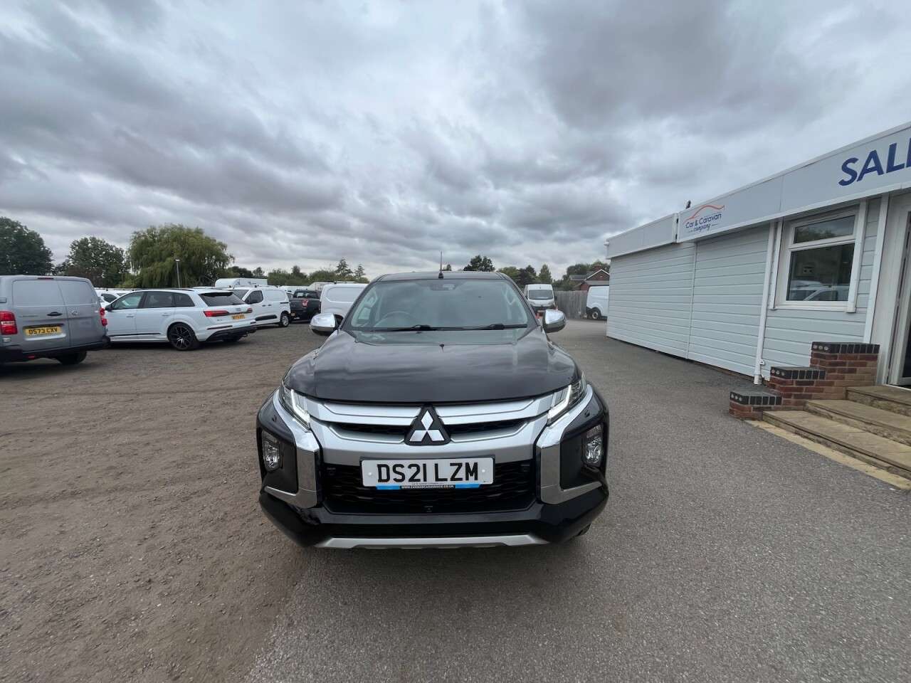 A 2021 MITSUBISHI L200 2.2 DI-D DC Barbarian X Pickup Double Cab 4dr Diesel Auto 4WD Euro 6 (s/s) A 2021 MITSUBISHI L200 2.2 DI-D DC Barbarian X Pickup Double Cab 4dr Diesel Auto 4WD Euro 6 (s/s)