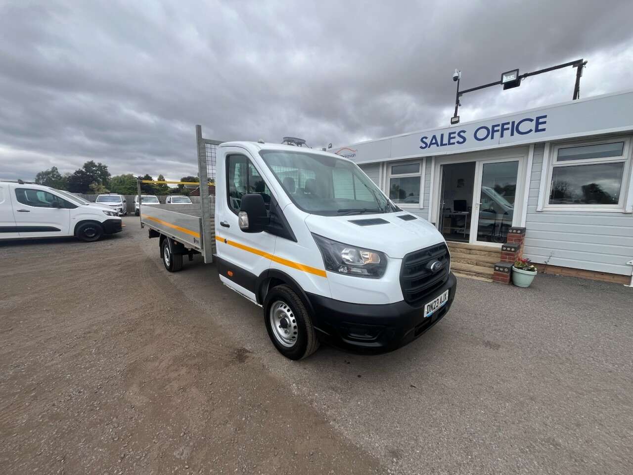 A 2023 FORD TRANSIT 2.0 350 EcoBlue HD Leader Dropside 2dr Diesel Manual RWD L4 Euro 6 (s/s) (D A 2023 FORD TRANSIT 2.0 350 EcoBlue HD Leader Dropside 2dr Diesel Manual RWD L4 Euro 6 (s/s) (D
