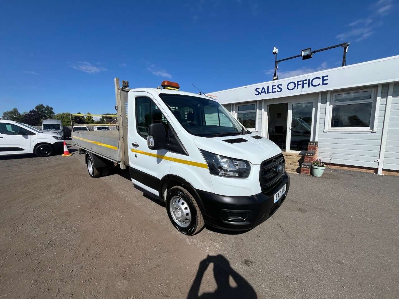 A 2021 FORD TRANSIT 2.0 350 EcoBlue Leader Dropside 2dr Diesel Manual RWD L3 Euro 6 (s/s) (130 A 2021 FORD TRANSIT 2.0 350 EcoBlue Leader Dropside 2dr Diesel Manual RWD L3 Euro 6 (s/s) (130