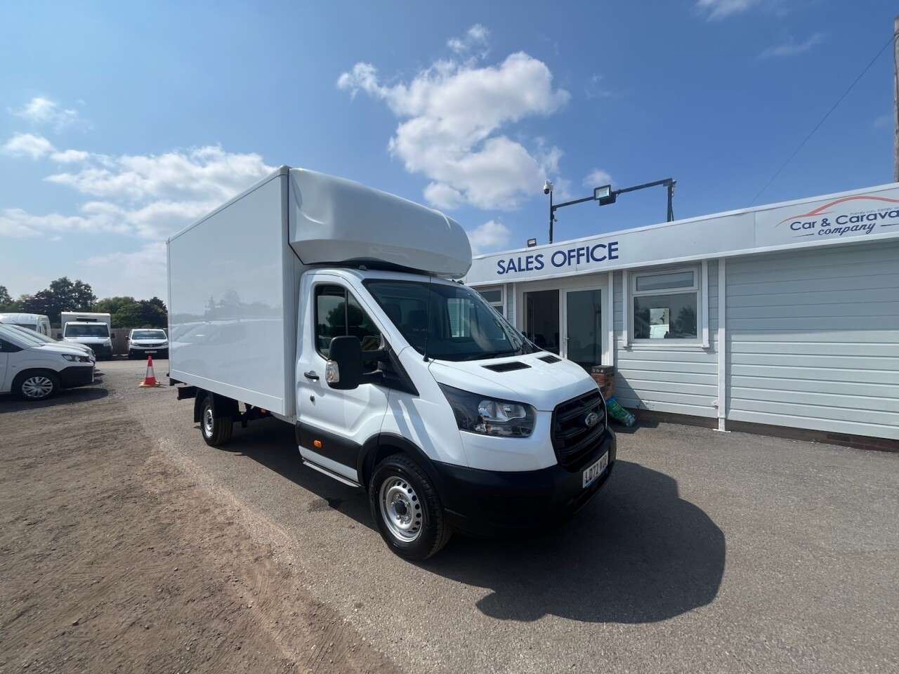 A 2022 FORD TRANSIT 2.0 350 EcoBlue Leader Chassis Cab 2dr Diesel Manual FWD L4 Euro 6 (s/s) (1 A 2022 FORD TRANSIT 2.0 350 EcoBlue Leader Chassis Cab 2dr Diesel Manual FWD L4 Euro 6 (s/s) (1