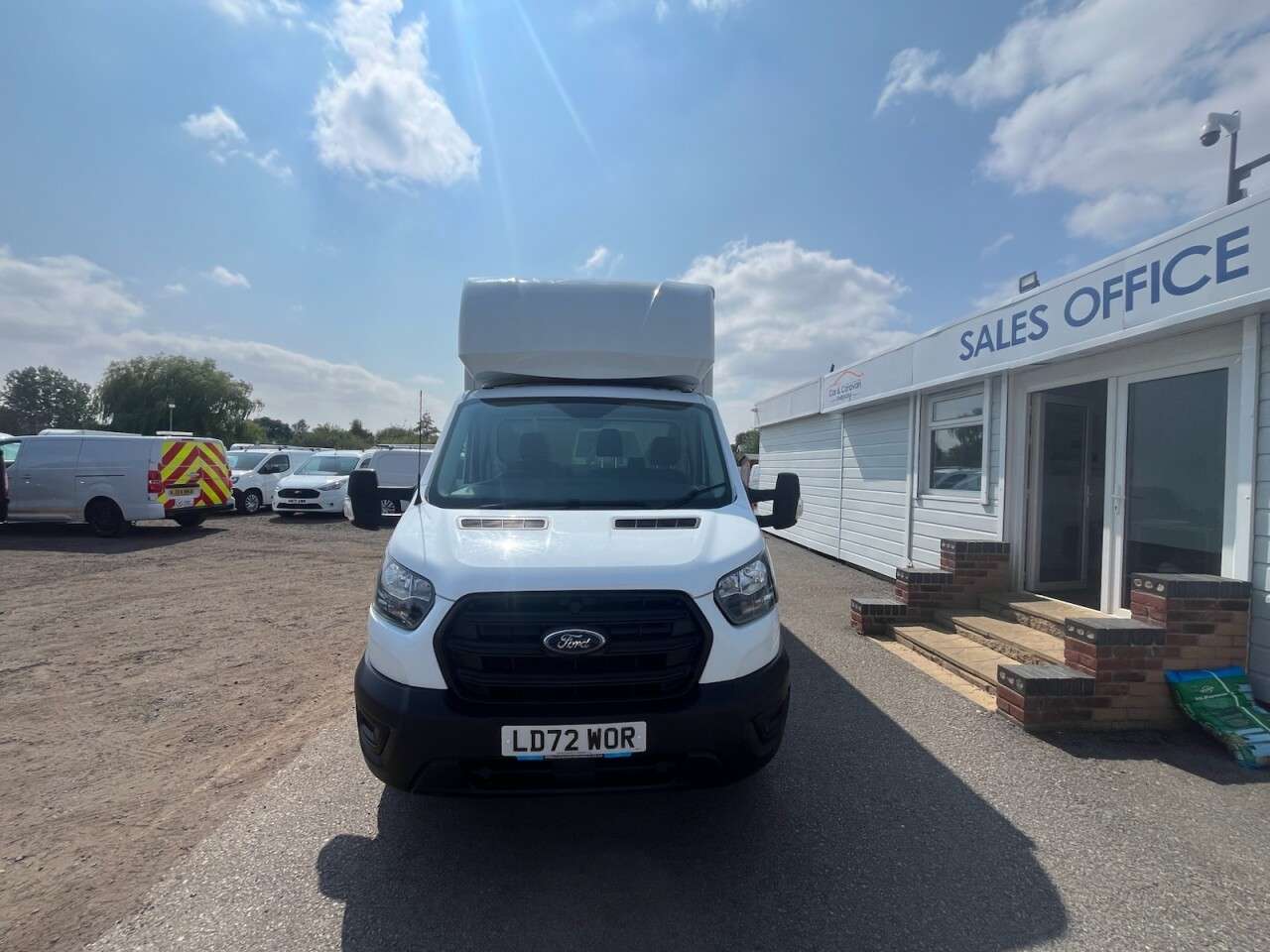 A 2022 FORD TRANSIT 2.0 350 EcoBlue Leader Chassis Cab 2dr Diesel Manual FWD L4 Euro 6 (s/s) (1 A 2022 FORD TRANSIT 2.0 350 EcoBlue Leader Chassis Cab 2dr Diesel Manual FWD L4 Euro 6 (s/s) (1