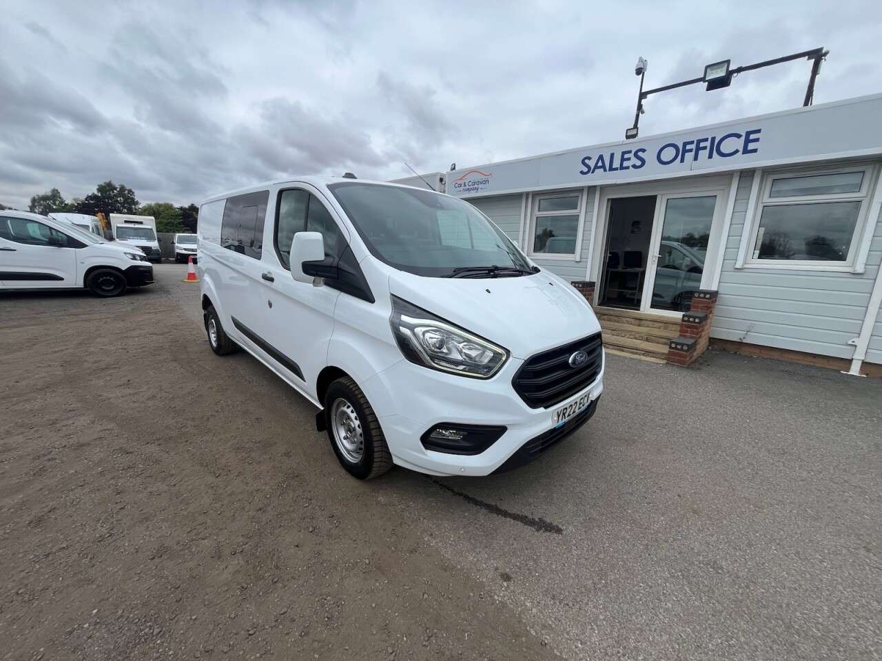 A 2022 FORD TRANSIT CUSTOM 2.0 300 EcoBlue Trend Crew Van Double Cab 5dr Diesel Manual L2 H1 Euro 6 (s A 2022 FORD TRANSIT CUSTOM 2.0 300 EcoBlue Trend Crew Van Double Cab 5dr Diesel Manual L2 H1 Euro 6 (s