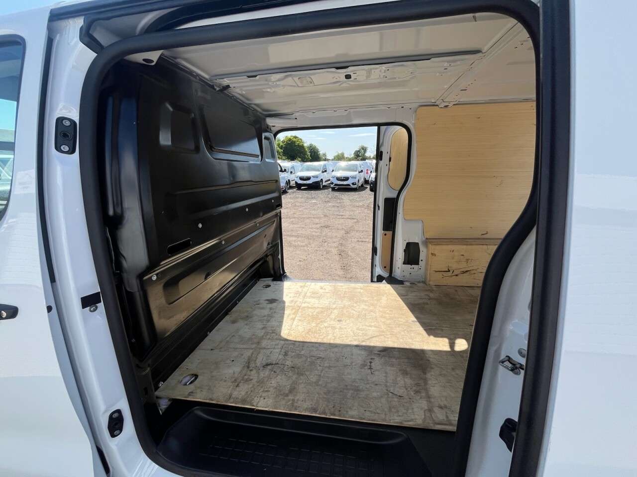2025 VAUXHALL VIVARO 2025 VAUXHALL VIVARO