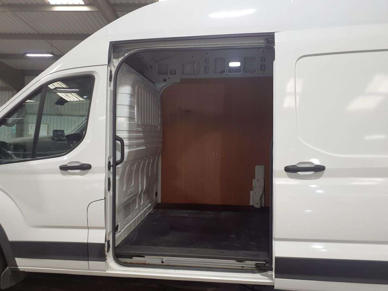 A 2022 MAXUS DELIVER 9 2.0 D20 Panel Van 5dr Diesel Manual FWD L3 H3 Euro 6 (s/s) (163 ps) A 2022 MAXUS DELIVER 9 2.0 D20 Panel Van 5dr Diesel Manual FWD L3 H3 Euro 6 (s/s) (163 ps)