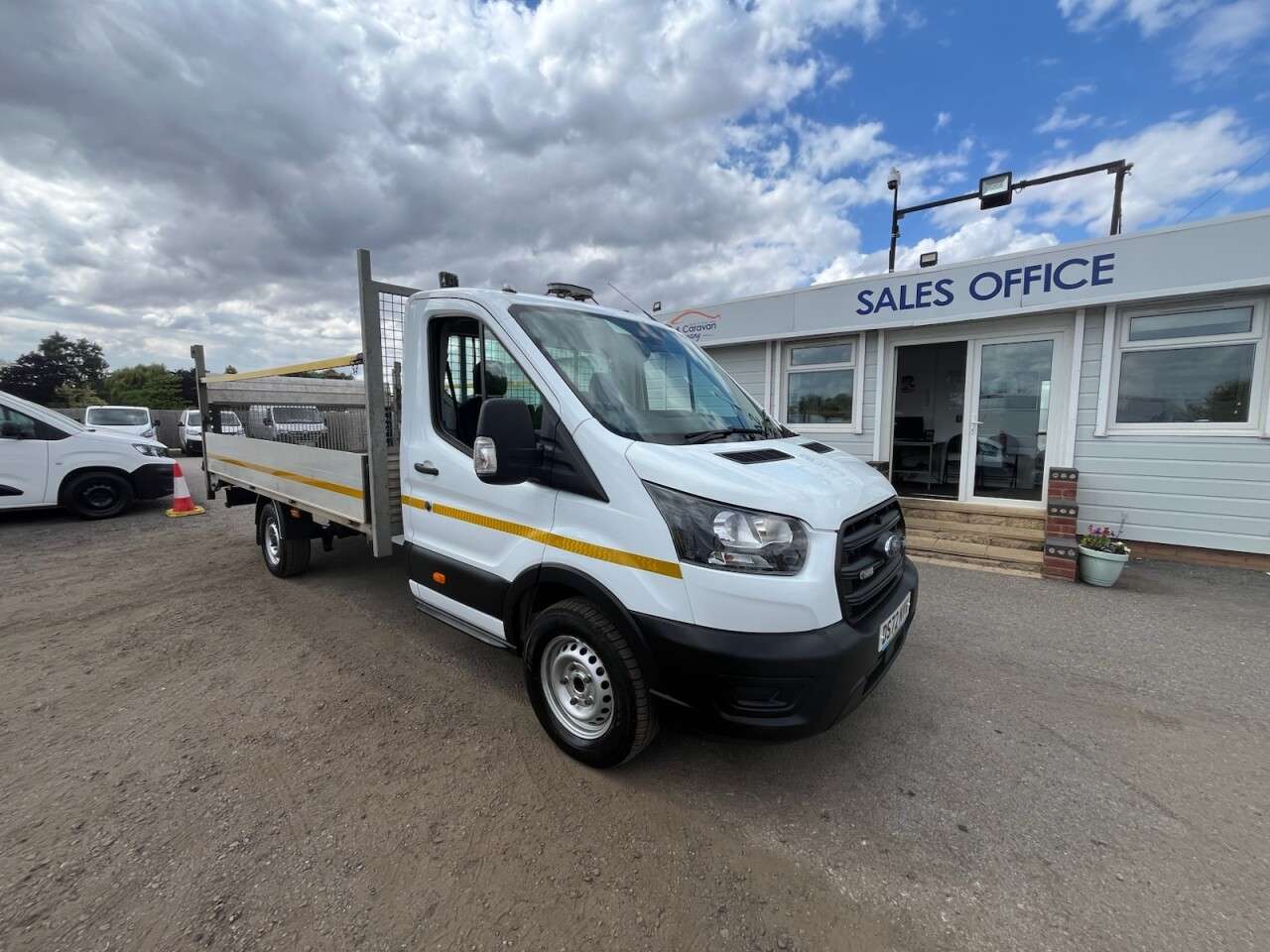 A 2022 FORD TRANSIT 2.0 350 EcoBlue HD Leader Drpside 2dr Diesel Manual RWD L4 Euro 6 (s/s) (DR A 2022 FORD TRANSIT 2.0 350 EcoBlue HD Leader Drpside 2dr Diesel Manual RWD L4 Euro 6 (s/s) (DR