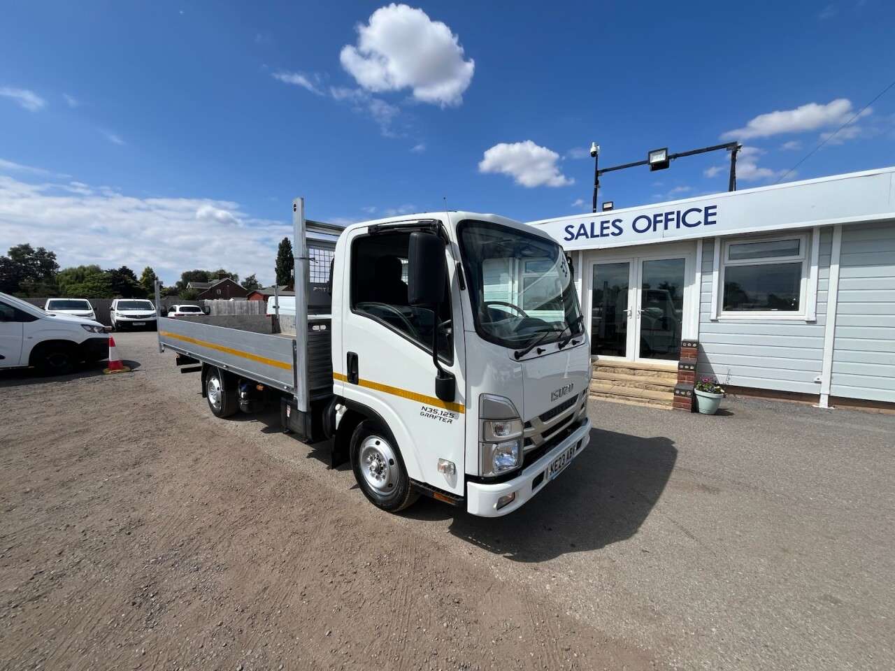 A 2023 ISUZU GRAFTER 1.9D N35 Green Dropside 2dr Diesel Manual RWD Euro 6 (SRW) (125 ps) * FINAN A 2023 ISUZU GRAFTER 1.9D N35 Green Dropside 2dr Diesel Manual RWD Euro 6 (SRW) (125 ps) * FINAN