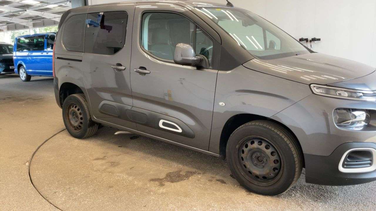 A 2021 CITROEN BERLINGO 1.5 BlueHDi Feel M MPV 5dr Diesel Manual Euro 6 (s/s) (100 ps) A 2021 CITROEN BERLINGO 1.5 BlueHDi Feel M MPV 5dr Diesel Manual Euro 6 (s/s) (100 ps)
