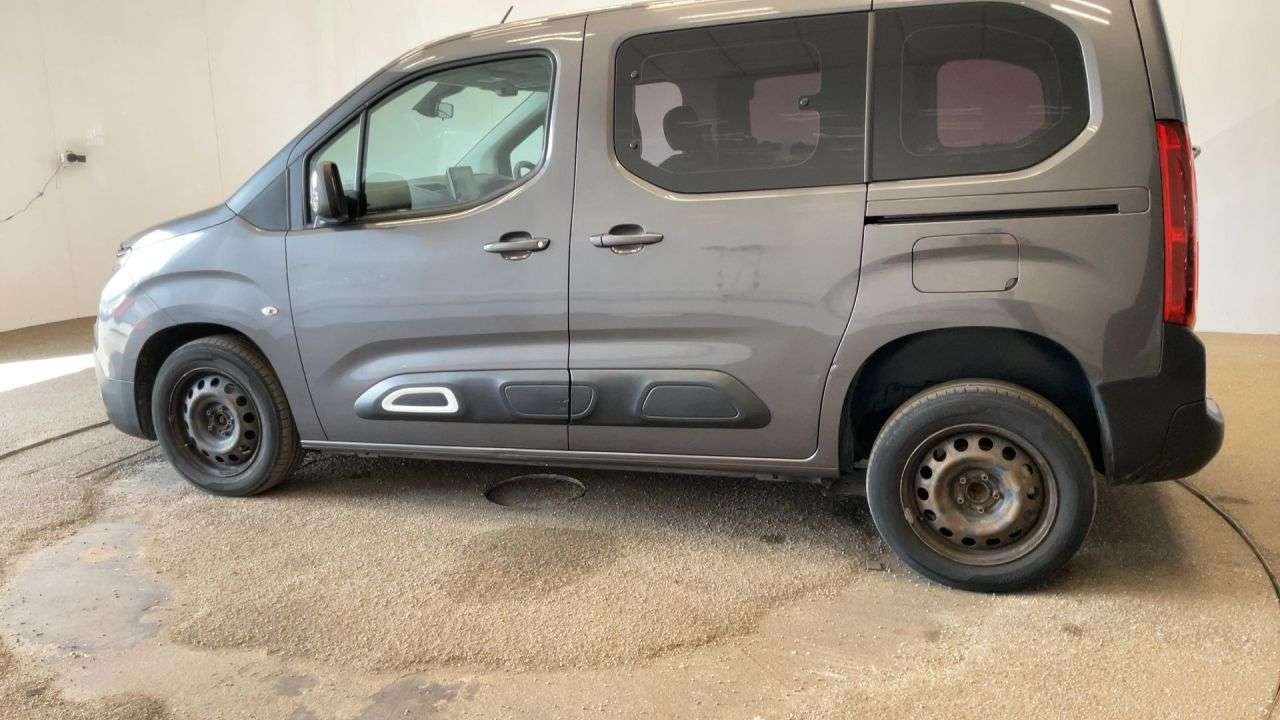 A 2021 CITROEN BERLINGO 1.5 BlueHDi Feel M MPV 5dr Diesel Manual Euro 6 (s/s) (100 ps) A 2021 CITROEN BERLINGO 1.5 BlueHDi Feel M MPV 5dr Diesel Manual Euro 6 (s/s) (100 ps)