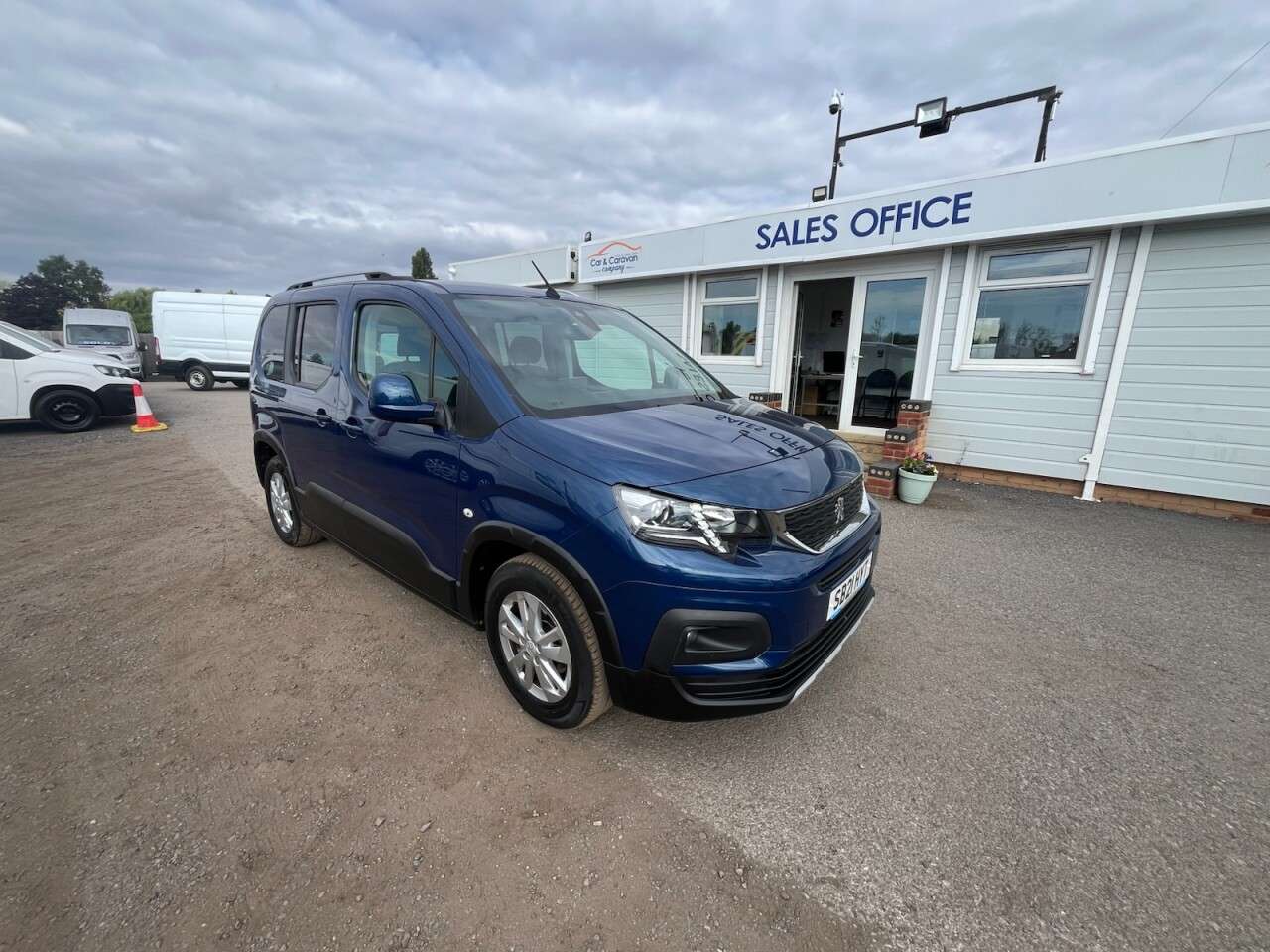 A 2021 PEUGEOT RIFTER 1.5 BlueHDi Allure Standard MPV 5dr Diesel Manual Euro 6 (100 ps) * FINANCE A 2021 PEUGEOT RIFTER 1.5 BlueHDi Allure Standard MPV 5dr Diesel Manual Euro 6 (100 ps) * FINANCE