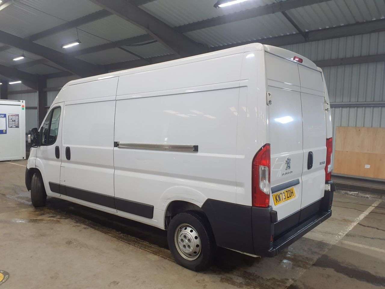 A 2023 PEUGEOT BOXER 2.2 BlueHDi 335 Professional Premium + Panel Van 5dr Diesel Manual L3 H2 Eu A 2023 PEUGEOT BOXER 2.2 BlueHDi 335 Professional Premium + Panel Van 5dr Diesel Manual L3 H2 Eu