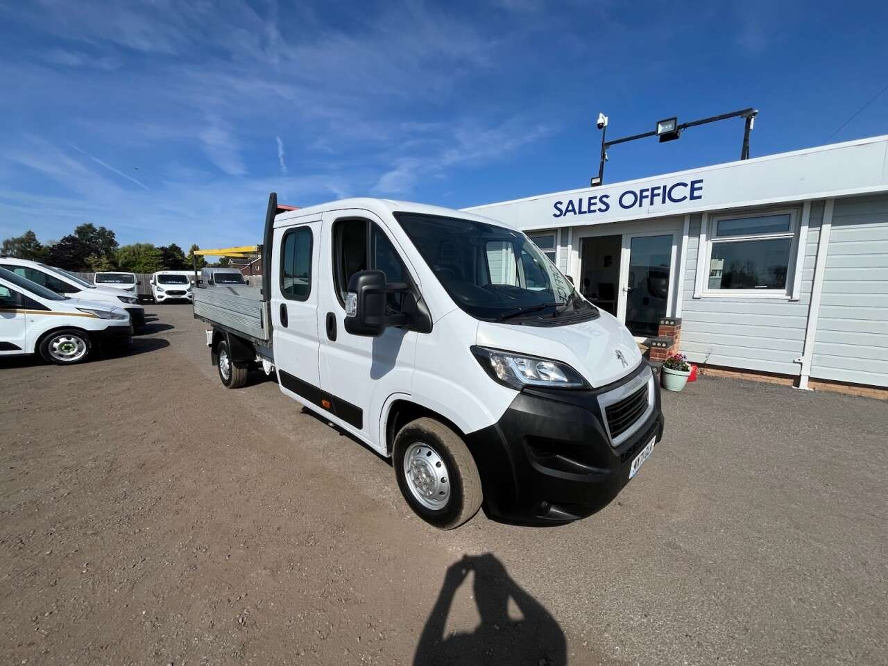 A 2022 PEUGEOT BOXER 2.2 BlueHDi 335 Built for Business Dropside Double Cab 4dr Diesel Manual L3 A 2022 PEUGEOT BOXER 2.2 BlueHDi 335 Built for Business Dropside Double Cab 4dr Diesel Manual L3