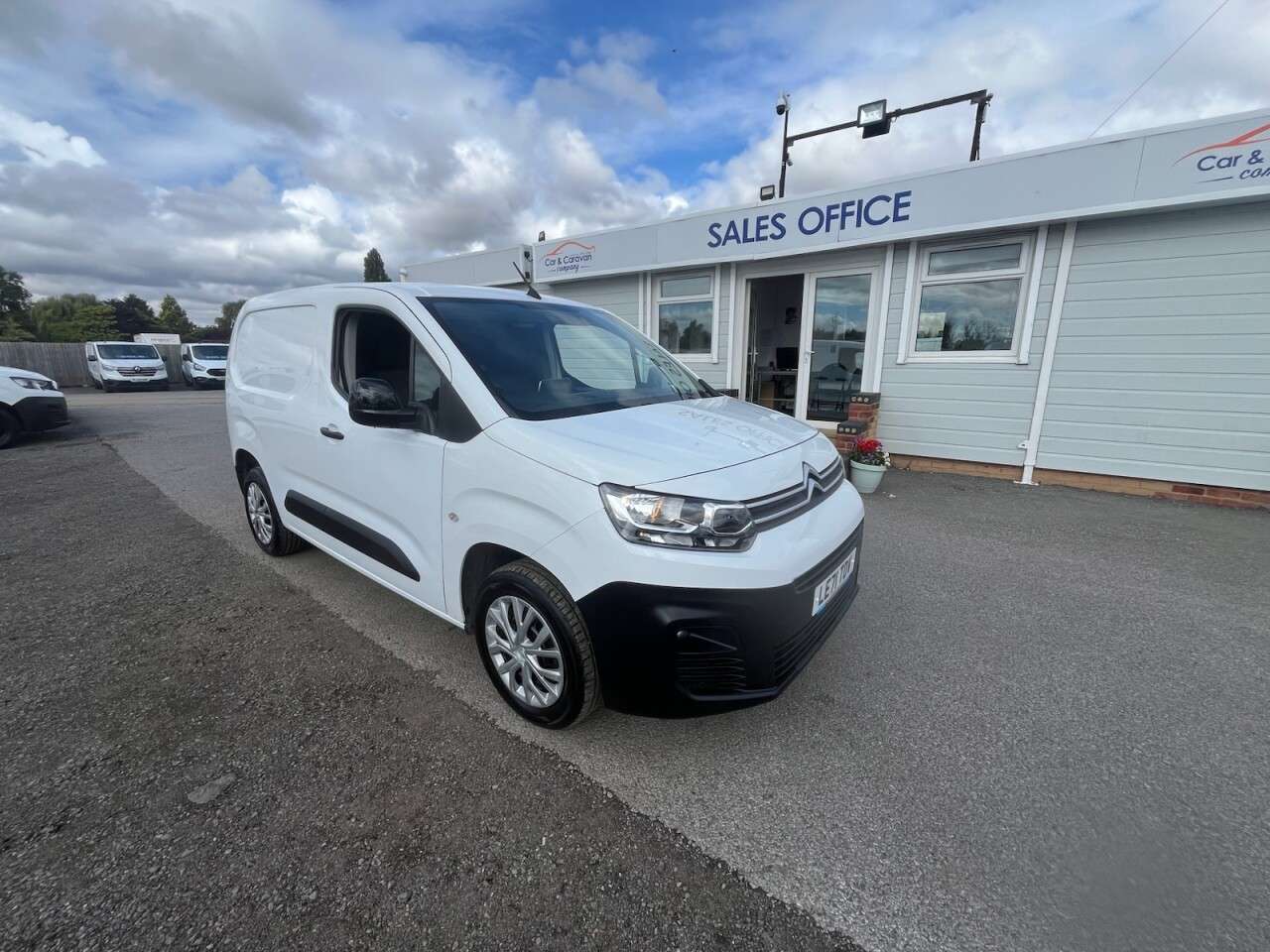A 2022 CITROEN BERLINGO 1.5 BlueHDi 1000 Enterprise M Pro Panel Van 5dr Diesel Manual SWB Euro 6 (s A 2022 CITROEN BERLINGO 1.5 BlueHDi 1000 Enterprise M Pro Panel Van 5dr Diesel Manual SWB Euro 6 (s