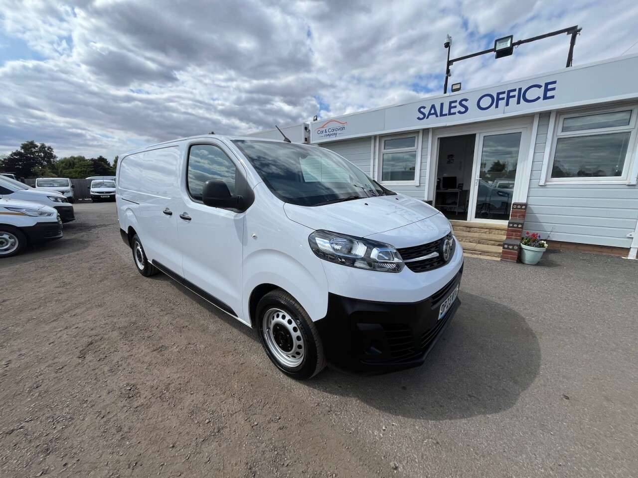 A 2023 VAUXHALL VIVARO 1.5 Turbo D 2900 Prime Panel Van 6dr Diesel Manual L2 H1 Euro 6 (s/s) (100 A 2023 VAUXHALL VIVARO 1.5 Turbo D 2900 Prime Panel Van 6dr Diesel Manual L2 H1 Euro 6 (s/s) (100