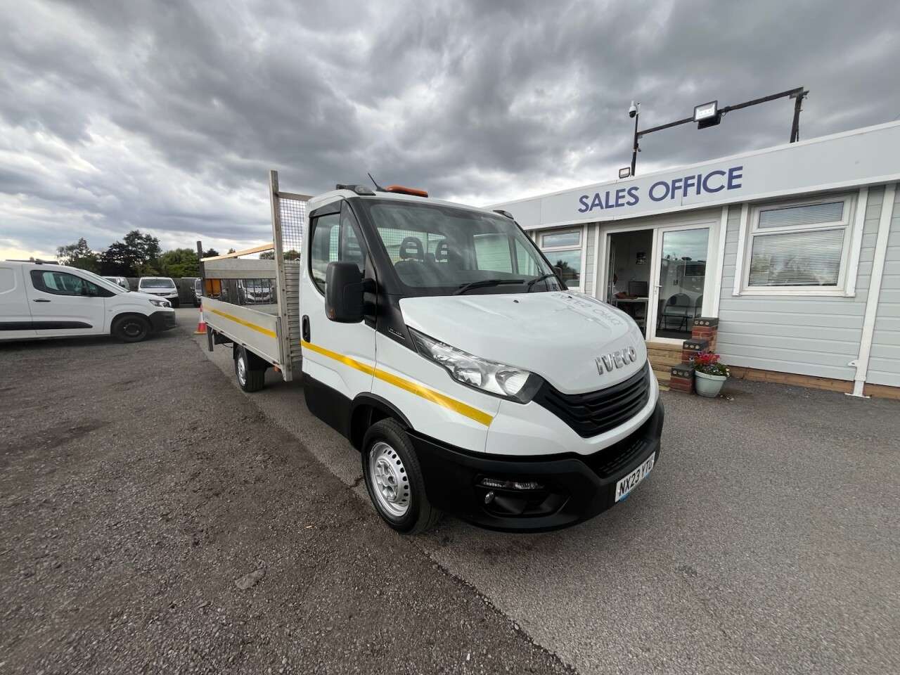 A 2023 IVECO DAILY 2.3D HPI 14V 35S 3450 Dropside 2dr Diesel Manual L2 Euro 6 (s/s) (136 ps) * A 2023 IVECO DAILY 2.3D HPI 14V 35S 3450 Dropside 2dr Diesel Manual L2 Euro 6 (s/s) (136 ps) *