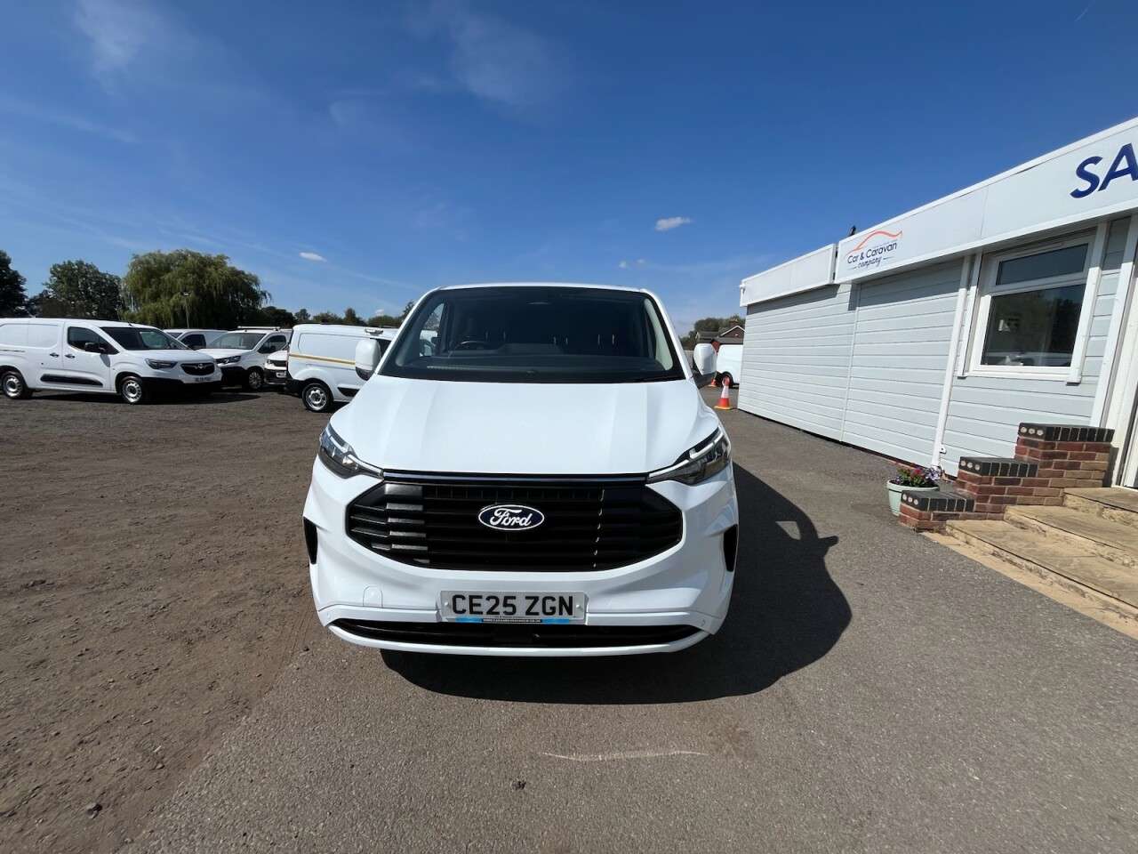 A 2025 FORD TRANSIT CUSTOM 2.0 320 EcoBlue Limited Crew Van Double Cab 5dr Diesel Manual L2 H1 Euro 6 A 2025 FORD TRANSIT CUSTOM 2.0 320 EcoBlue Limited Crew Van Double Cab 5dr Diesel Manual L2 H1 Euro 6