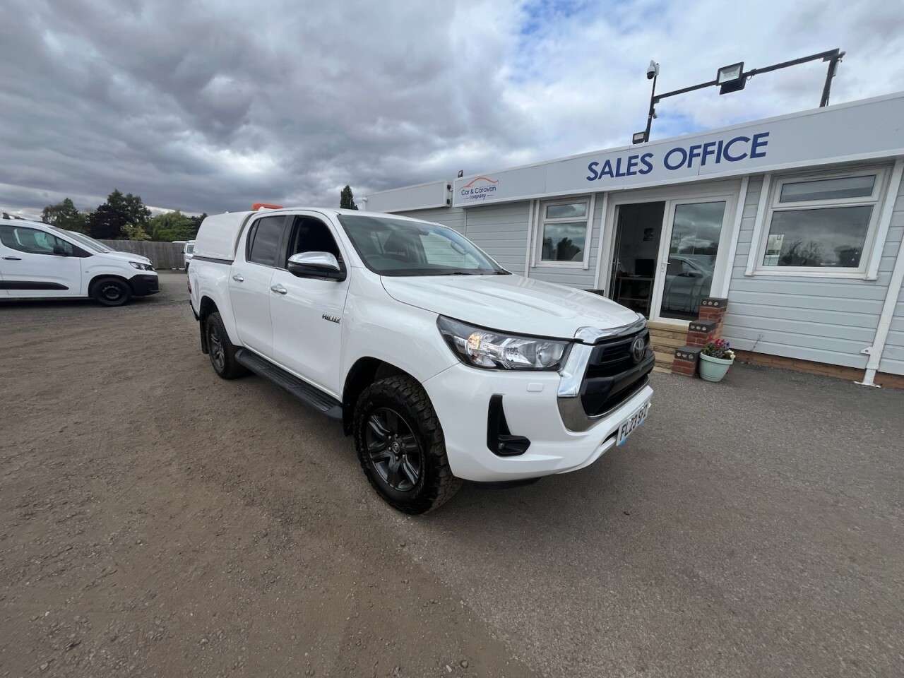 A 2023 TOYOTA HI-LUX 2.4 D-4D Icon Pickup Double Cab 4dr Diesel Manual 4WD Euro 6 (s/s) (150 ps) A 2023 TOYOTA HI-LUX 2.4 D-4D Icon Pickup Double Cab 4dr Diesel Manual 4WD Euro 6 (s/s) (150 ps)