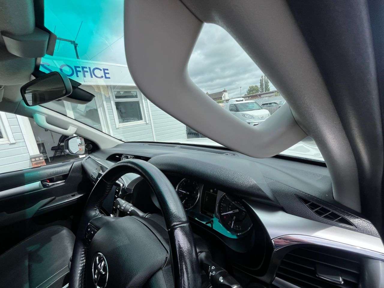 2023 TOYOTA HI-LUX 2023 TOYOTA HI-LUX