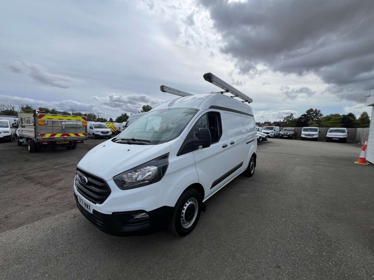 A 2021 FORD TRANSIT CUSTOM 2.0 300 EcoBlue Leader Panel Van 5dr Diesel Manual L2 H2 Euro 6 (s/s) (130 A 2021 FORD TRANSIT CUSTOM 2.0 300 EcoBlue Leader Panel Van 5dr Diesel Manual L2 H2 Euro 6 (s/s) (130