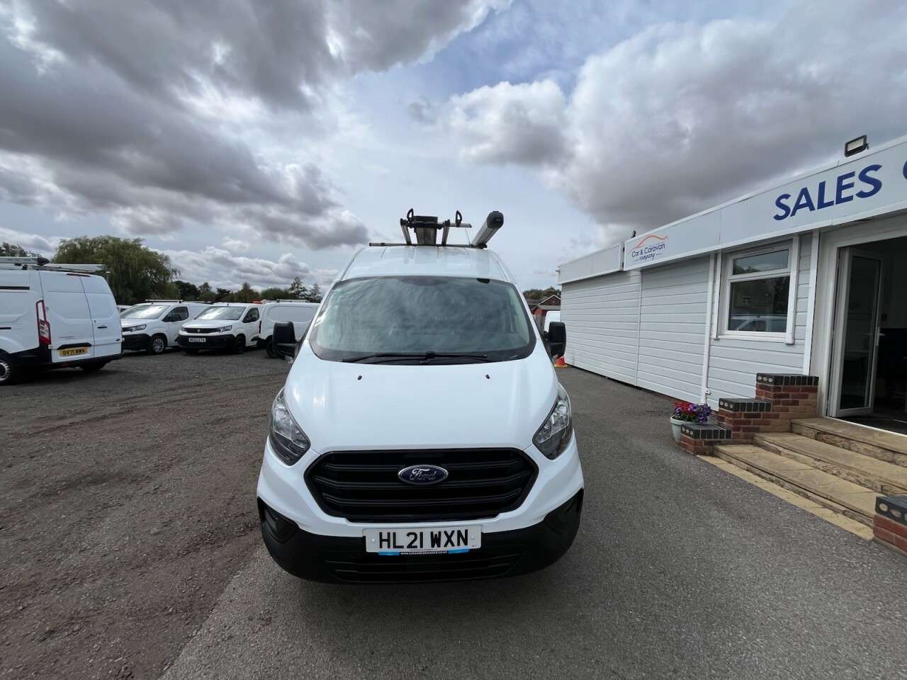 A 2021 FORD TRANSIT CUSTOM 2.0 300 EcoBlue Leader Panel Van 5dr Diesel Manual L2 H2 Euro 6 (s/s) (130 A 2021 FORD TRANSIT CUSTOM 2.0 300 EcoBlue Leader Panel Van 5dr Diesel Manual L2 H2 Euro 6 (s/s) (130