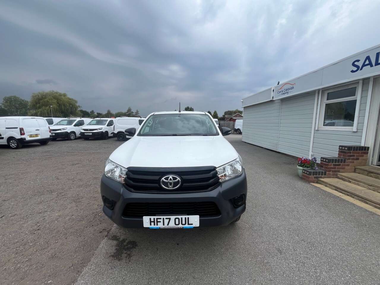 A 2017 TOYOTA HI-LUX 2.4 D-4D Active Pickup Double Cab 4dr Diesel Manual 4WD Euro 6 (3.5t) (150 A 2017 TOYOTA HI-LUX 2.4 D-4D Active Pickup Double Cab 4dr Diesel Manual 4WD Euro 6 (3.5t) (150