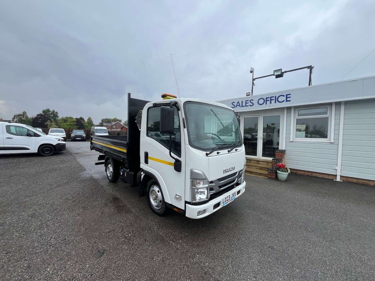 A 2023 ISUZU GRAFTER N35.125SE Tipper SWB Automatic Euro 6 FINANCE AVAILABLE CALL FOR INFO A 2023 ISUZU GRAFTER N35.125SE Tipper SWB Automatic Euro 6 FINANCE AVAILABLE CALL FOR INFO