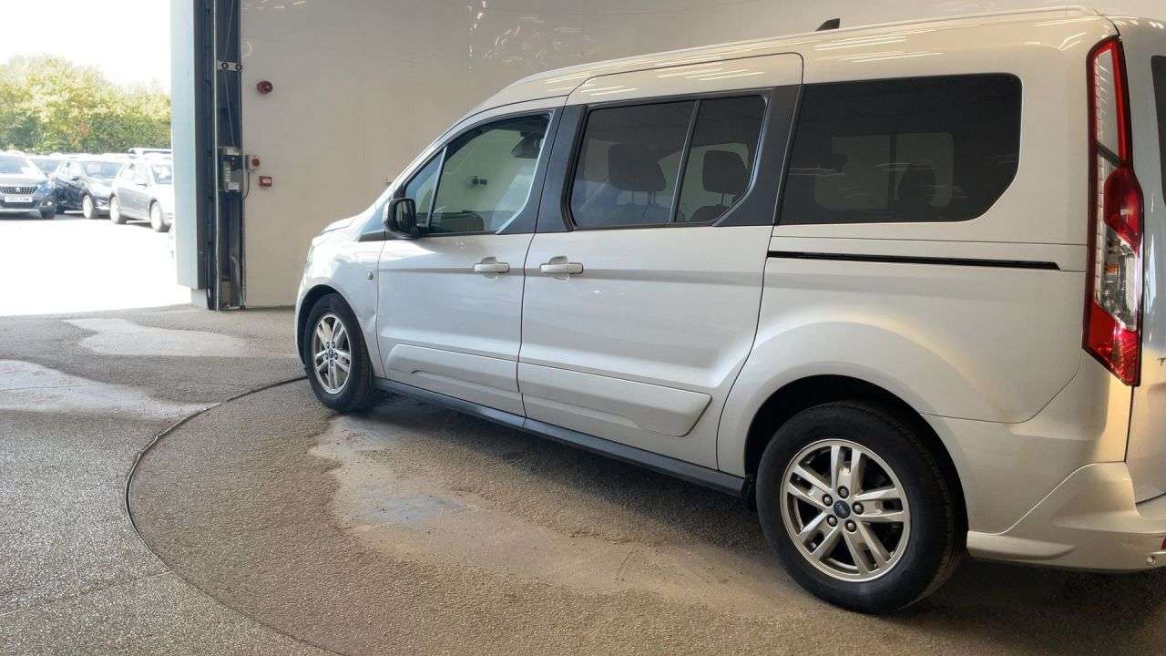A 2021 FORD GRAND TOURNEO CONNECT 1.5 EcoBlue Titanium MPV 5dr Diesel Auto Euro 6 (s/s) (120 ps) A 2021 FORD GRAND TOURNEO CONNECT 1.5 EcoBlue Titanium MPV 5dr Diesel Auto Euro 6 (s/s) (120 ps)