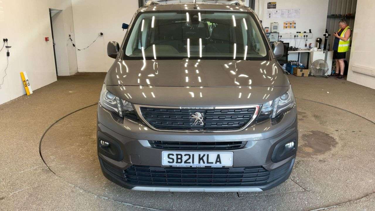 A 2021 PEUGEOT RIFTER 1.5 BlueHDi Allure Standard MPV 5dr Diesel Manual Euro 6 (100 ps) A 2021 PEUGEOT RIFTER 1.5 BlueHDi Allure Standard MPV 5dr Diesel Manual Euro 6 (100 ps)