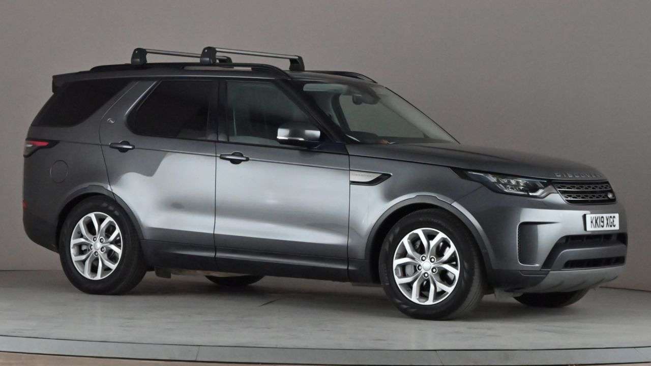 A 2019 LAND ROVER DISCOVERY 3.0 SD V6 SE SUV 5dr Diesel Auto 4WD Euro 6 (s/s) (306 ps) A 2019 LAND ROVER DISCOVERY 3.0 SD V6 SE SUV 5dr Diesel Auto 4WD Euro 6 (s/s) (306 ps)