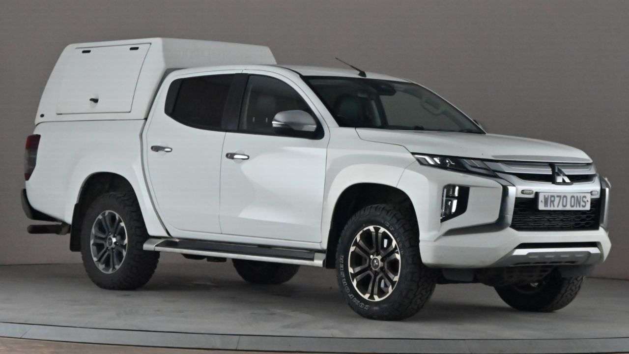 A 2020 MITSUBISHI L200 2.2 DI-D DC Barbarian Pickup Double Cab 4dr Diesel Auto 4WD Euro 6 (s/s) (1 A 2020 MITSUBISHI L200 2.2 DI-D DC Barbarian Pickup Double Cab 4dr Diesel Auto 4WD Euro 6 (s/s) (1