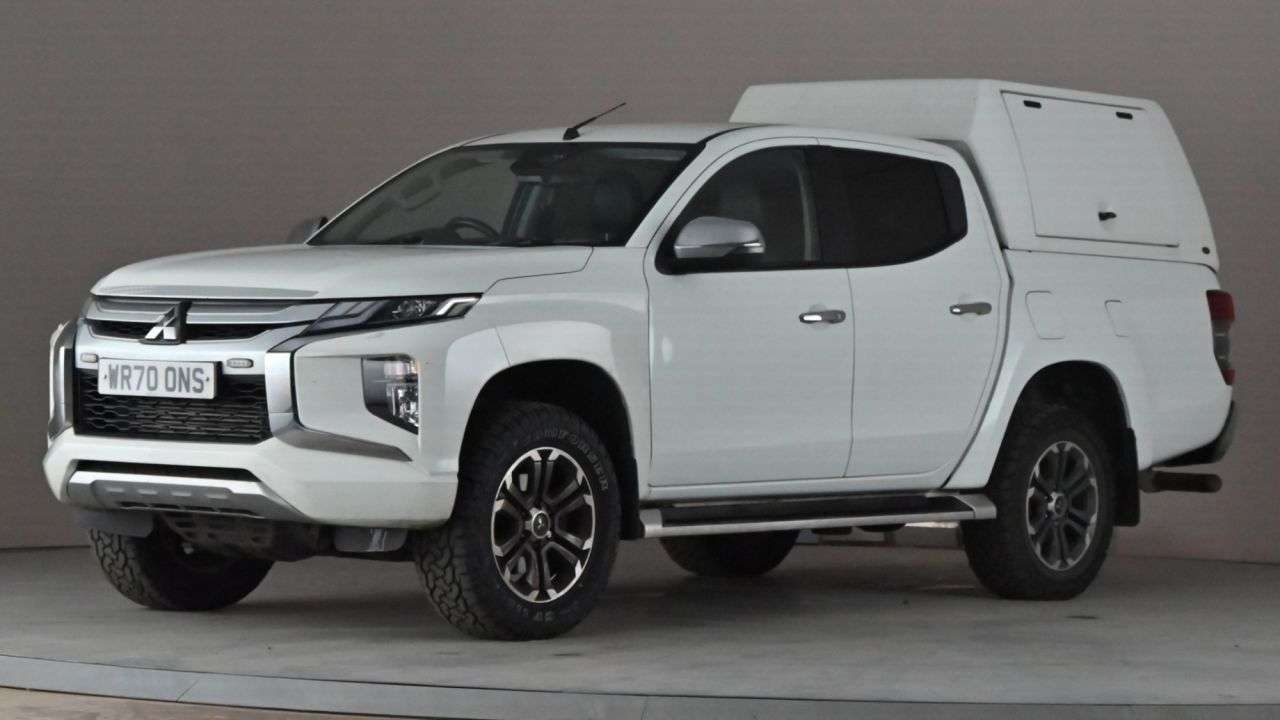 A 2020 MITSUBISHI L200 2.2 DI-D DC Barbarian Pickup Double Cab 4dr Diesel Auto 4WD Euro 6 (s/s) (1 A 2020 MITSUBISHI L200 2.2 DI-D DC Barbarian Pickup Double Cab 4dr Diesel Auto 4WD Euro 6 (s/s) (1