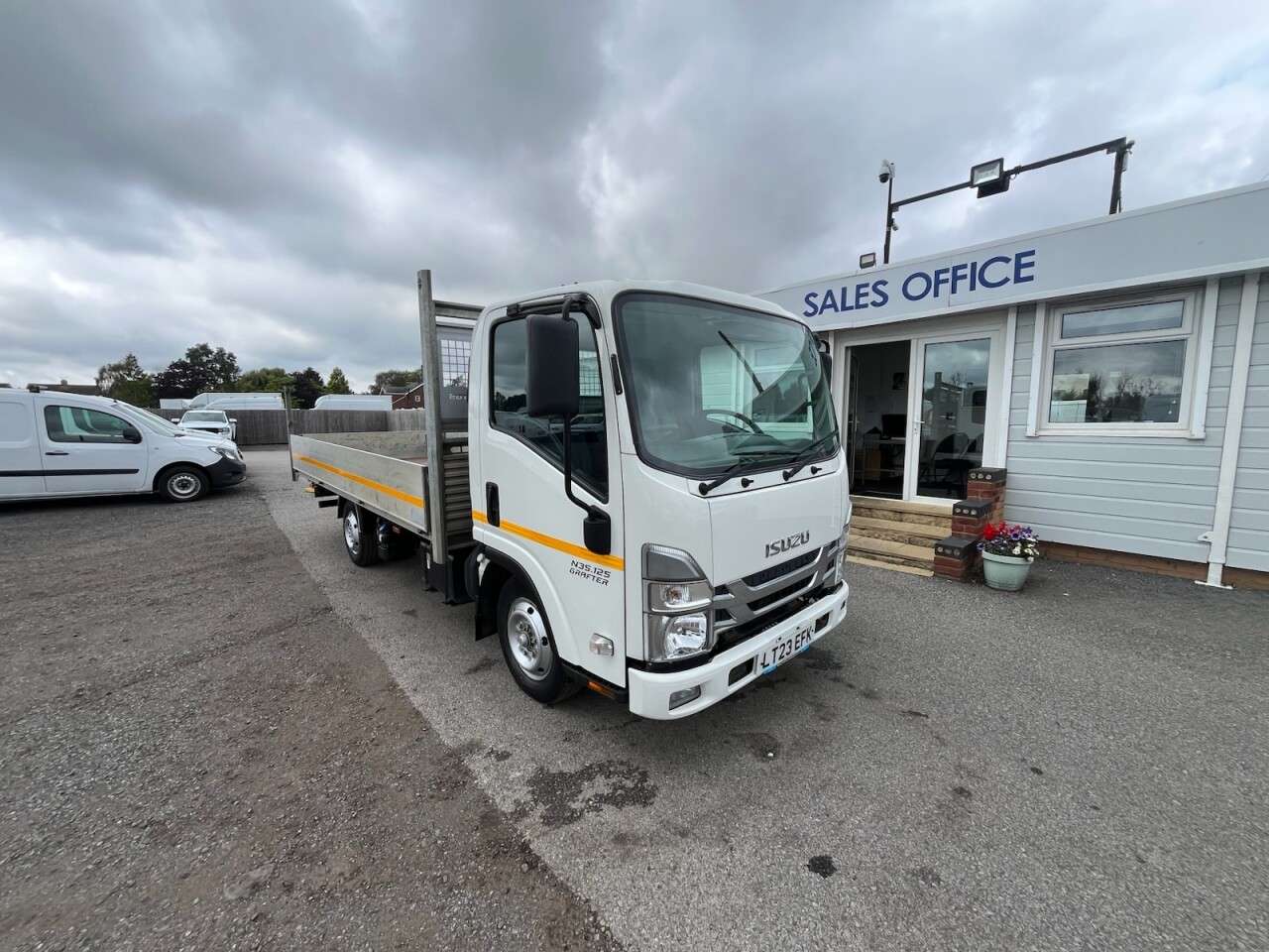 A 2023 ISUZU GRAFTER 1.9D N35 Green Dropside 2dr Diesel Manual RWD SWB Euro 6 (SRW) (125 ps) * F A 2023 ISUZU GRAFTER 1.9D N35 Green Dropside 2dr Diesel Manual RWD SWB Euro 6 (SRW) (125 ps) * F