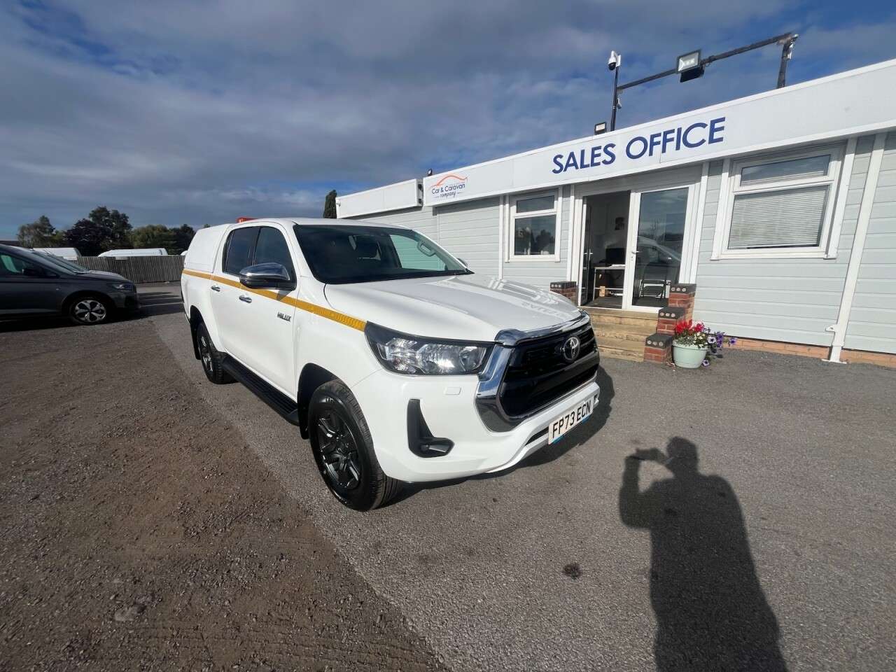 A 2023 TOYOTA HI-LUX 2.4 D-4D Icon Pickup Double Cab 4dr Diesel Manual 4WD Euro 6 (s/s) (150 ps) A 2023 TOYOTA HI-LUX 2.4 D-4D Icon Pickup Double Cab 4dr Diesel Manual 4WD Euro 6 (s/s) (150 ps)