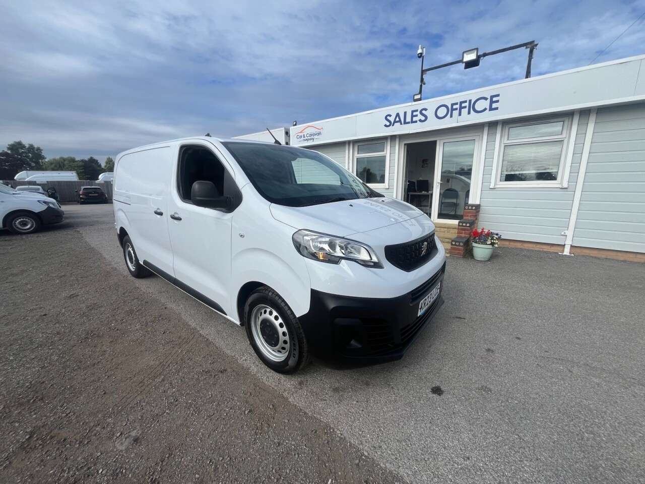 A 2023 PEUGEOT EXPERT 1.5 BlueHDi 1000 Professional Premium + Standard Panel Van 6dr Diesel Manua A 2023 PEUGEOT EXPERT 1.5 BlueHDi 1000 Professional Premium + Standard Panel Van 6dr Diesel Manua