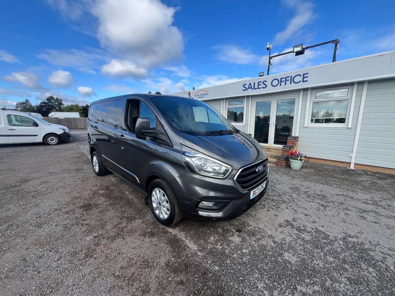 A 2021 FORD TRANSIT CUSTOM 1.0 340 EcoBoost 13.6kWh Limited Panel Van 5dr Petrol Plug-in Hybrid Auto L A 2021 FORD TRANSIT CUSTOM 1.0 340 EcoBoost 13.6kWh Limited Panel Van 5dr Petrol Plug-in Hybrid Auto L
