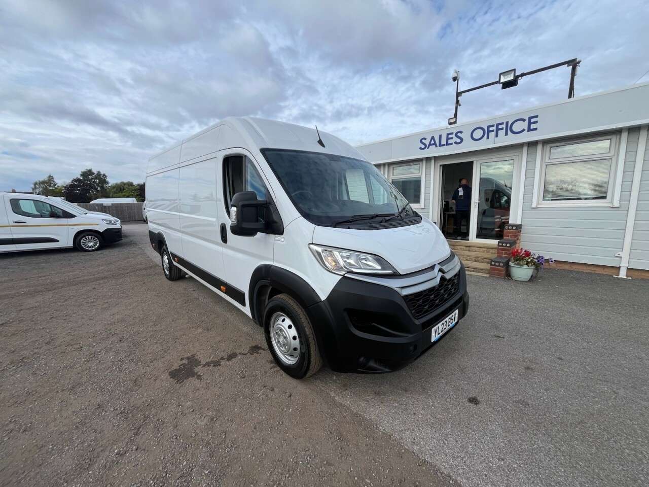 A 2023 CITROEN RELAY 2.2 BlueHDi 35 Enterprise Edition Panel Van 5dr Diesel Manual L4 High Roof A 2023 CITROEN RELAY 2.2 BlueHDi 35 Enterprise Edition Panel Van 5dr Diesel Manual L4 High Roof