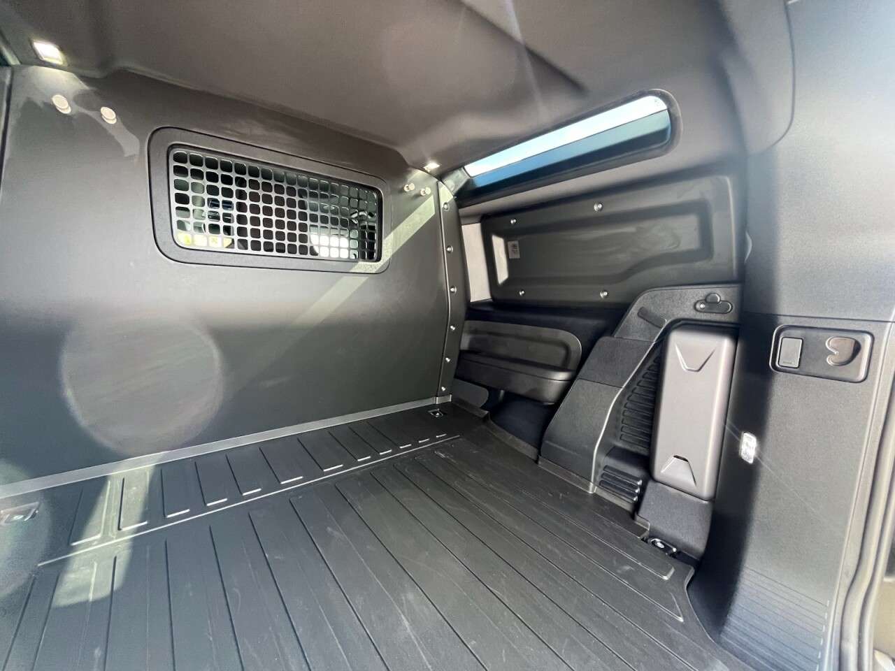 2026 LAND ROVER DEFENDER 90 2026 LAND ROVER DEFENDER 90