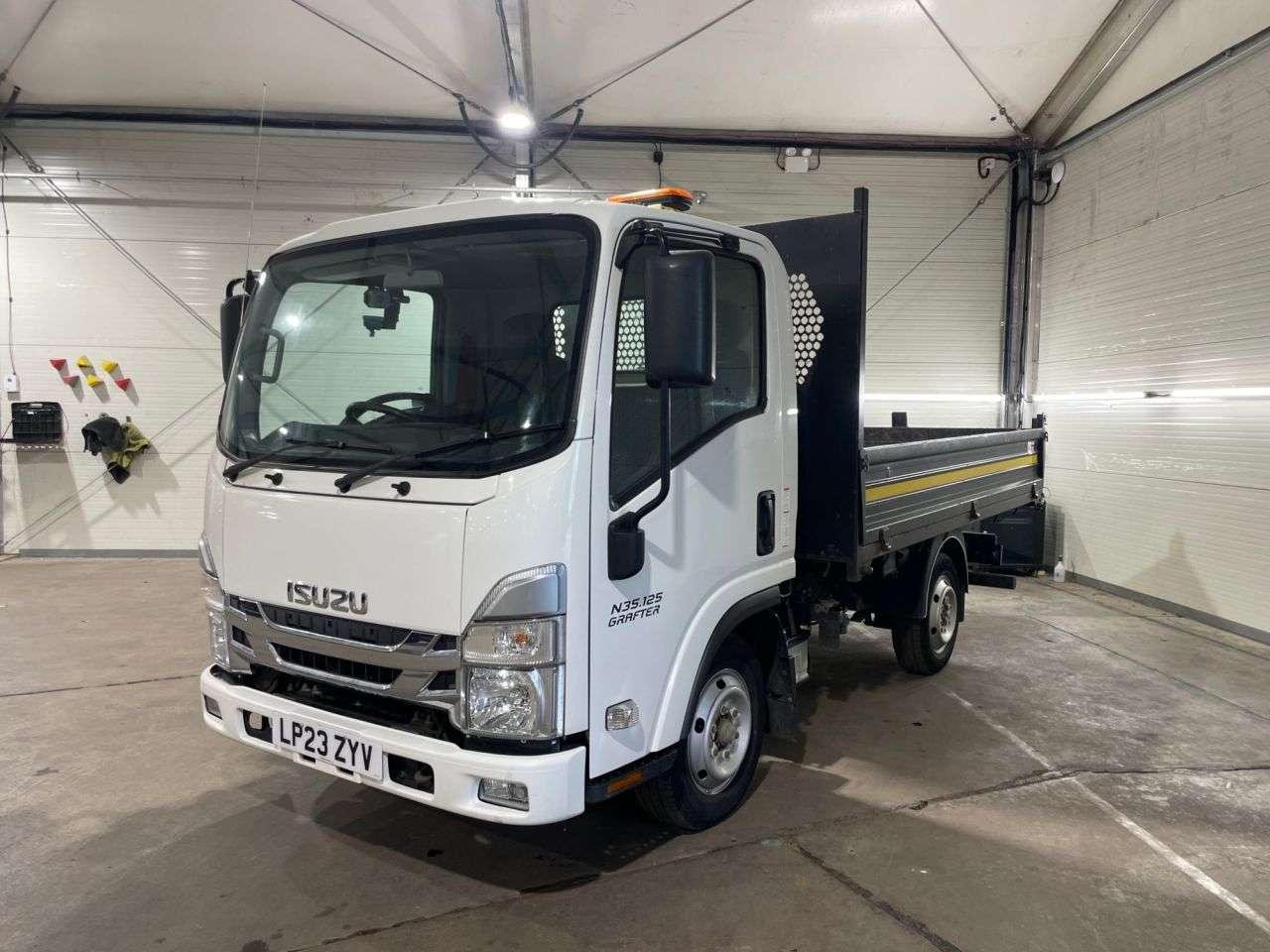 A 2023 ISUZU GRAFTER 1.9D N35 Green Tipper 2dr Diesel Manual RWD SWB Euro 6 (SRW) (125 ps) A 2023 ISUZU GRAFTER 1.9D N35 Green Tipper 2dr Diesel Manual RWD SWB Euro 6 (SRW) (125 ps)