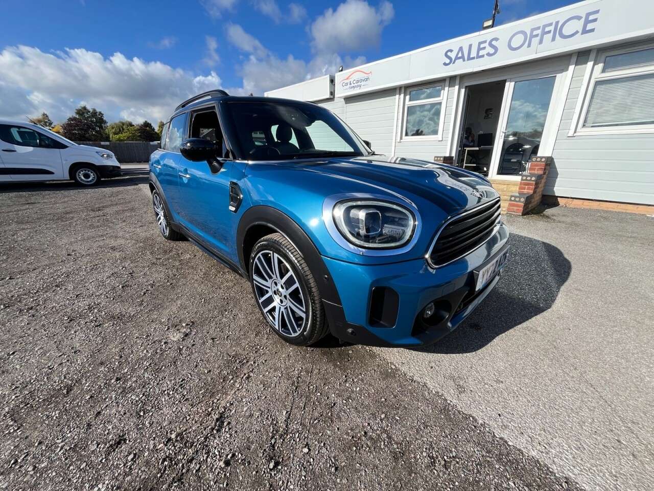 A 2022 MINI COUNTRYMAN 1.5 Cooper Exclusive SUV 5dr Petrol Steptronic Euro 6 (s/s) (136 ps) FINANC A 2022 MINI COUNTRYMAN 1.5 Cooper Exclusive SUV 5dr Petrol Steptronic Euro 6 (s/s) (136 ps) FINANC