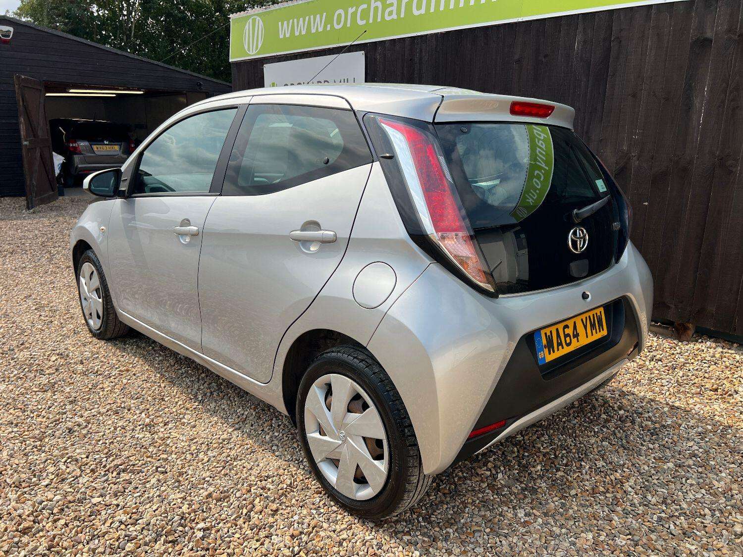 A 2014 TOYOTA AYGO 1.0 VVT-i x-play A 2014 TOYOTA AYGO 1.0 VVT-i x-play