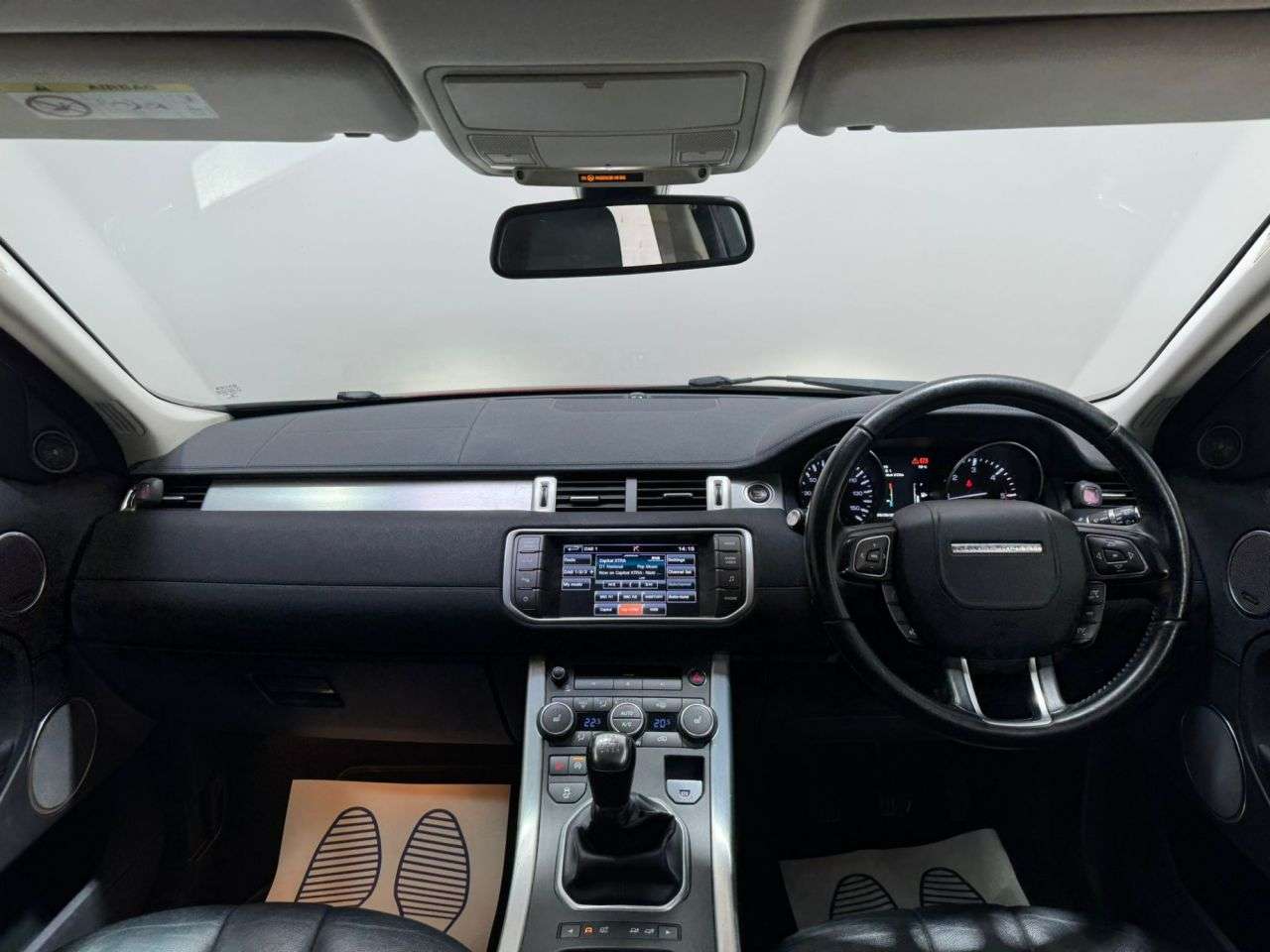 A 2014 LAND ROVER RANGE ROVER EVOQUE 2.2 SD4 Pure SUV 5dr Diesel Manual 4WD Euro 5 (s/s) (190 ps) NATIONWIDE DEL A 2014 LAND ROVER RANGE ROVER EVOQUE 2.2 SD4 Pure SUV 5dr Diesel Manual 4WD Euro 5 (s/s) (190 ps) NATIONWIDE DEL