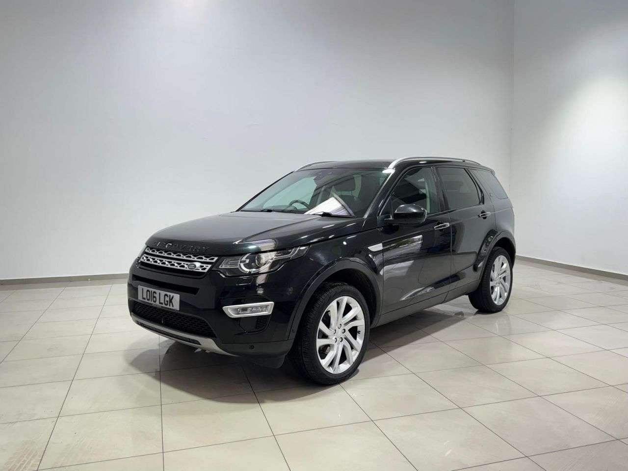A 2016 LAND ROVER DISCOVERY SPORT 2.0 TD4 HSE Luxury SUV 5dr Diesel Auto 4WD Euro 6 (s/s) (180 ps) FULL LR SE A 2016 LAND ROVER DISCOVERY SPORT 2.0 TD4 HSE Luxury SUV 5dr Diesel Auto 4WD Euro 6 (s/s) (180 ps) FULL LR SE