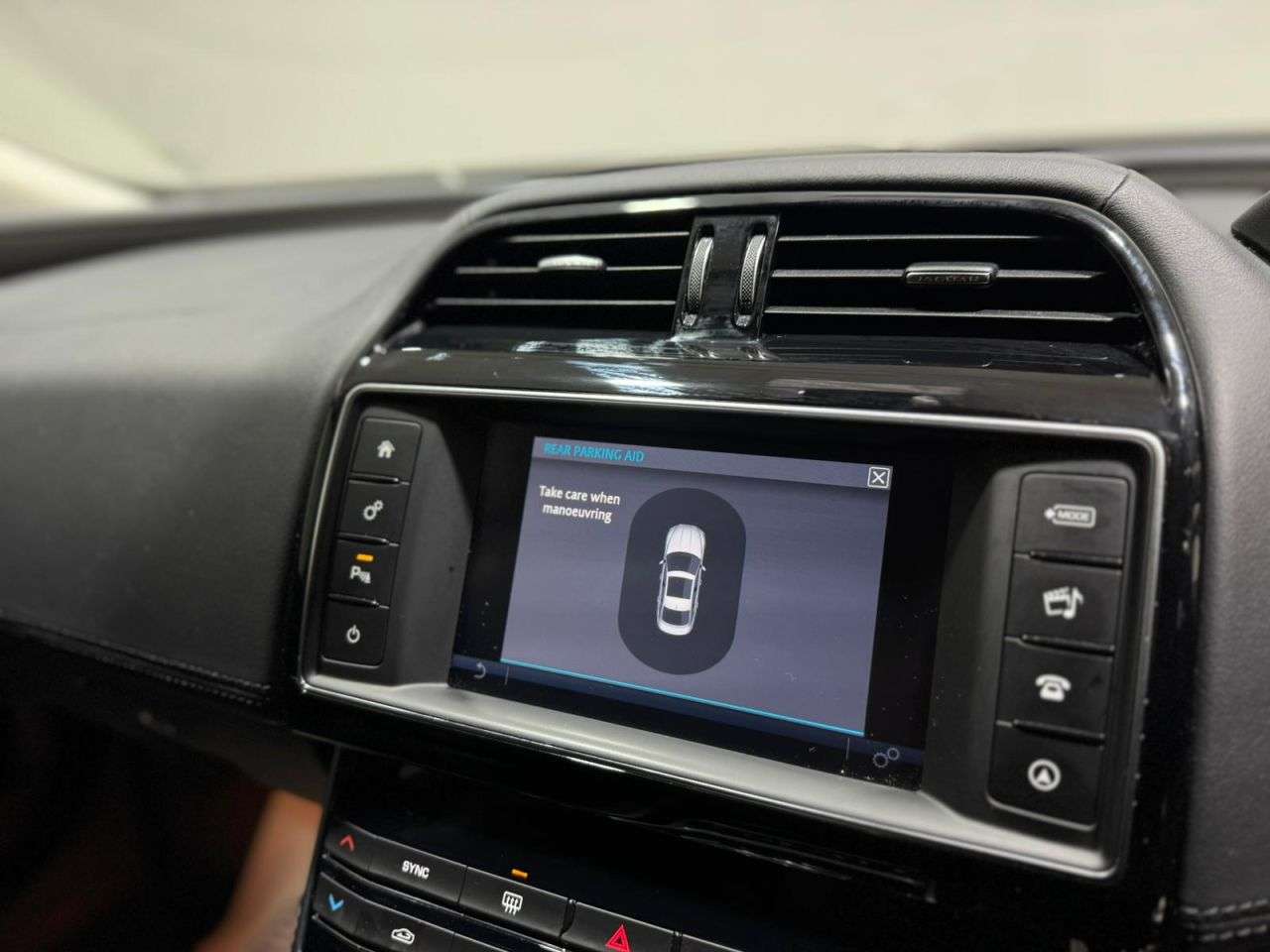 2017 JAGUAR XE 2017 JAGUAR XE