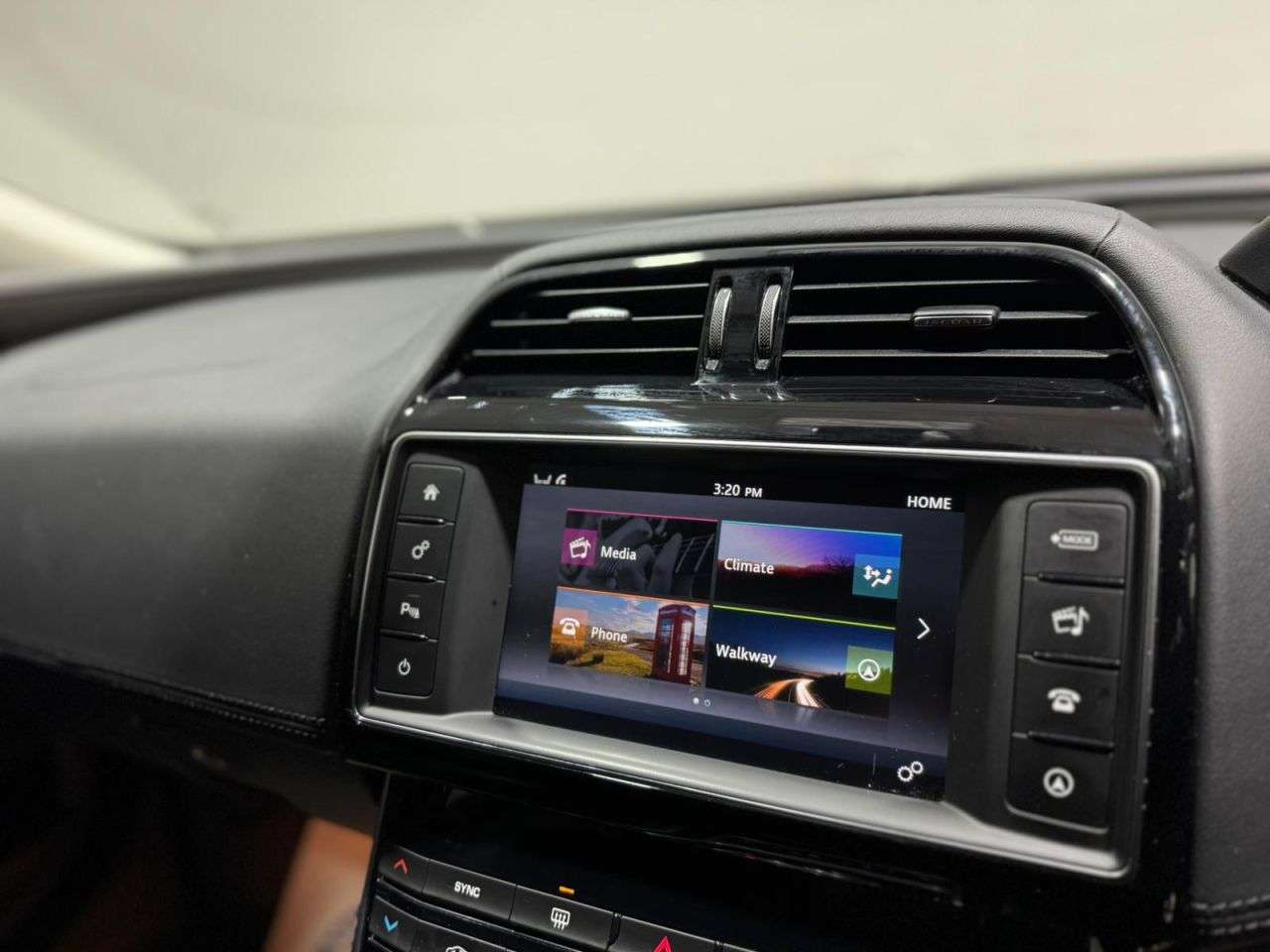 2017 JAGUAR XE 2017 JAGUAR XE