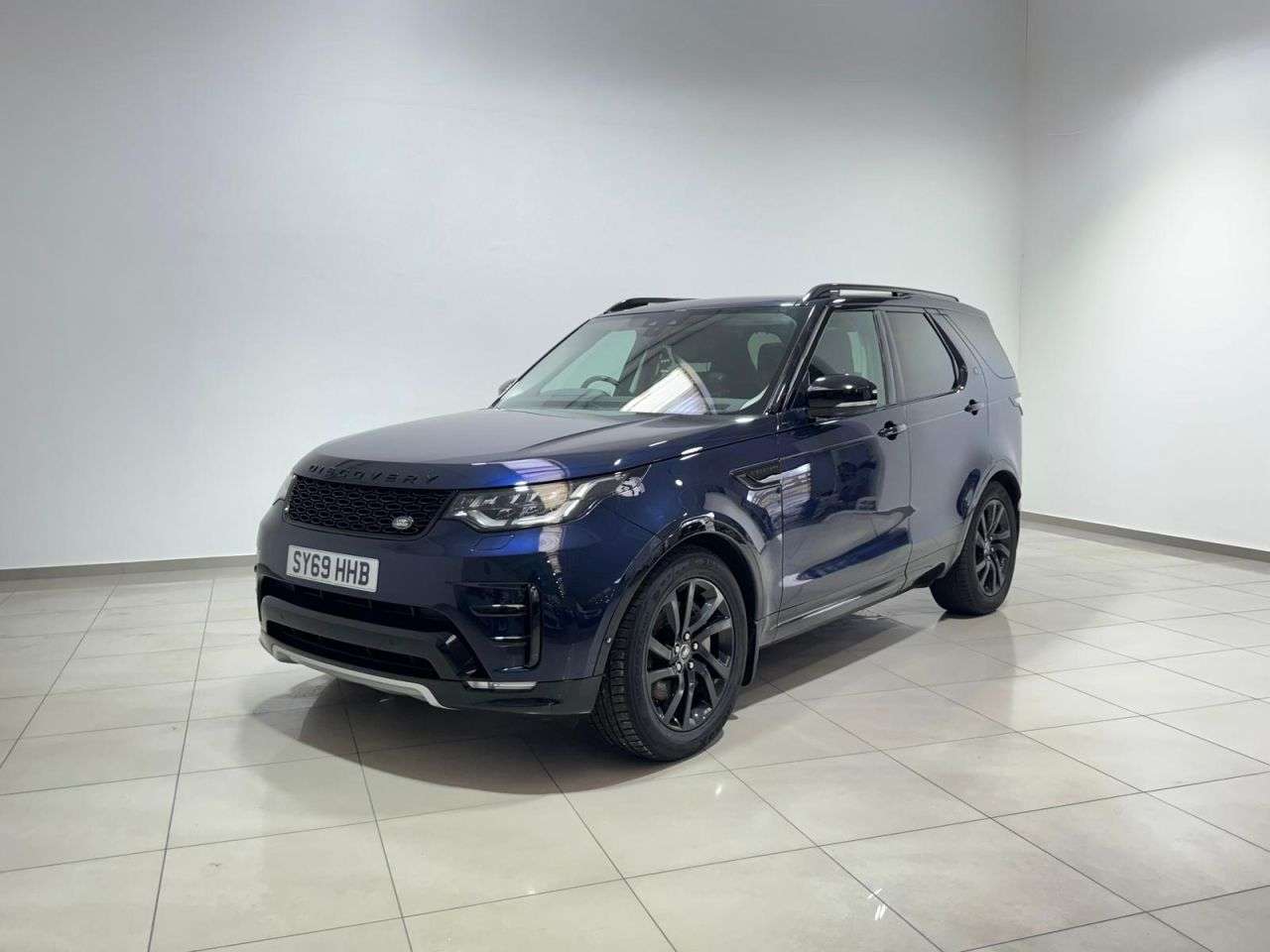 A 2019 LAND ROVER DISCOVERY 3.0 SD V6 Landmark Edition SUV 5dr Diesel Auto 4WD Euro 6 (s/s) (306 ps) FU A 2019 LAND ROVER DISCOVERY 3.0 SD V6 Landmark Edition SUV 5dr Diesel Auto 4WD Euro 6 (s/s) (306 ps) FU