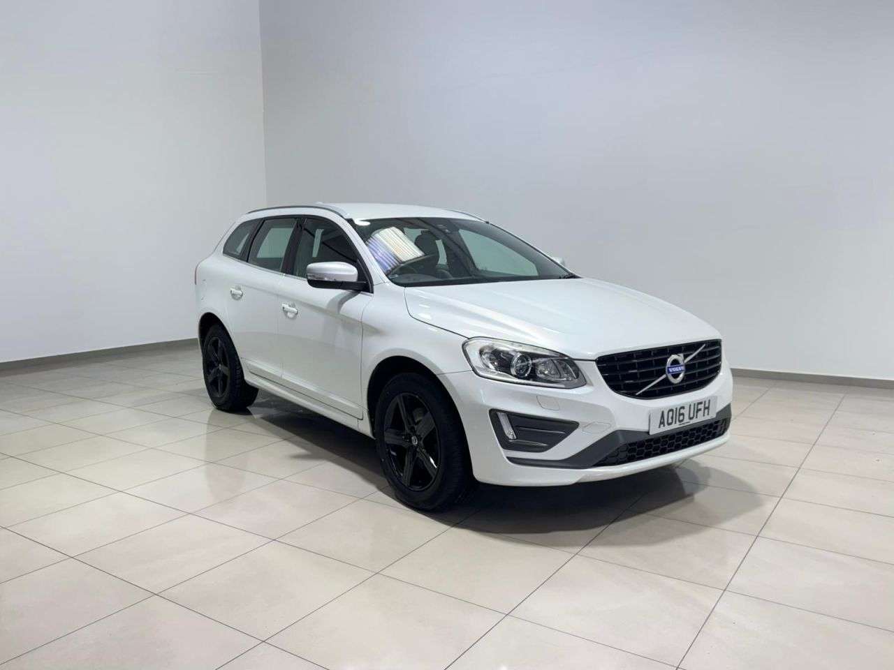 A 2016 VOLVO XC60 2.4 D5 R-Design Lux Nav SUV 5dr Diesel Auto AWD Euro 6 (s/s) (220 ps) NATIO A 2016 VOLVO XC60 2.4 D5 R-Design Lux Nav SUV 5dr Diesel Auto AWD Euro 6 (s/s) (220 ps) NATIO