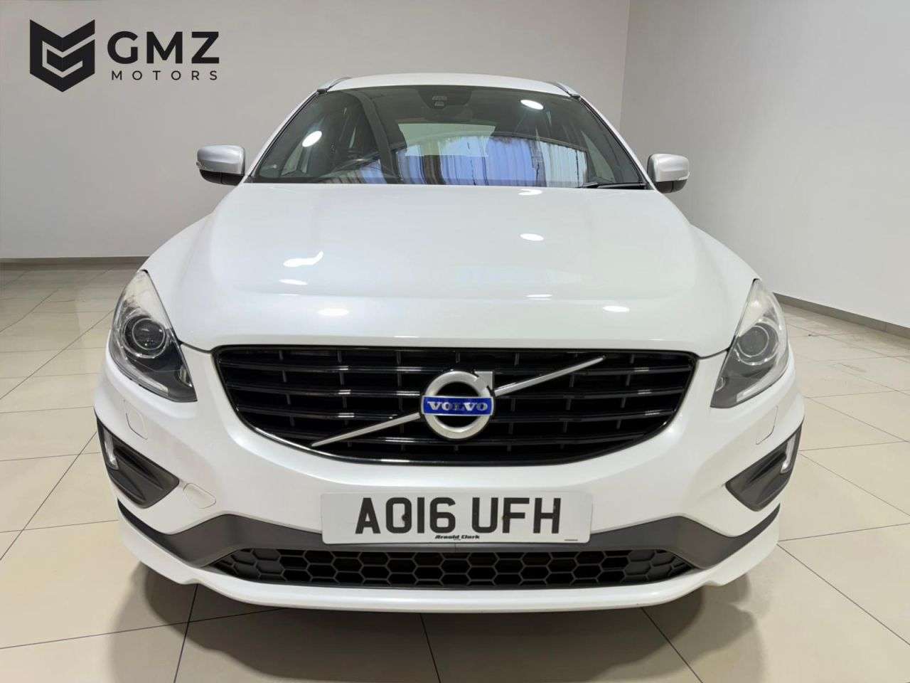 A 2016 VOLVO XC60 2.4 D5 R-Design Lux Nav SUV 5dr Diesel Auto AWD Euro 6 (s/s) (220 ps) NATIO A 2016 VOLVO XC60 2.4 D5 R-Design Lux Nav SUV 5dr Diesel Auto AWD Euro 6 (s/s) (220 ps) NATIO
