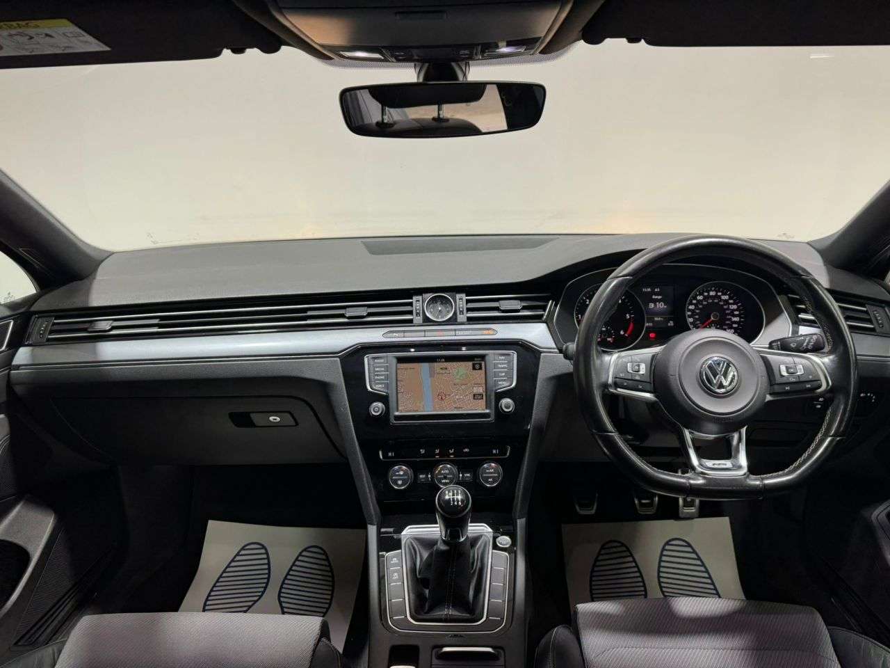 A 2015 VOLKSWAGEN PASSAT 2.0 TDI BlueMotion Tech R-Line Estate 5dr Diesel Manual Euro 6 (s/s) (150 p A 2015 VOLKSWAGEN PASSAT 2.0 TDI BlueMotion Tech R-Line Estate 5dr Diesel Manual Euro 6 (s/s) (150 p